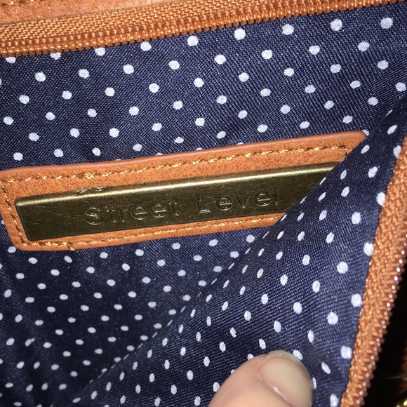 Street Level Crossbody Phone Bag Missing Strap - Picture 4 of 4